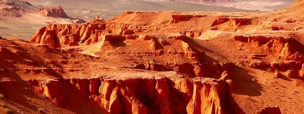 Bayanzag et les falaises rouges